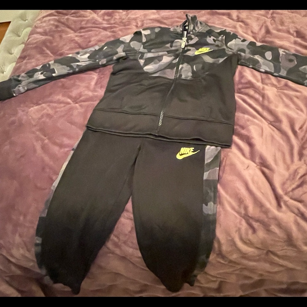 Black Nike set
